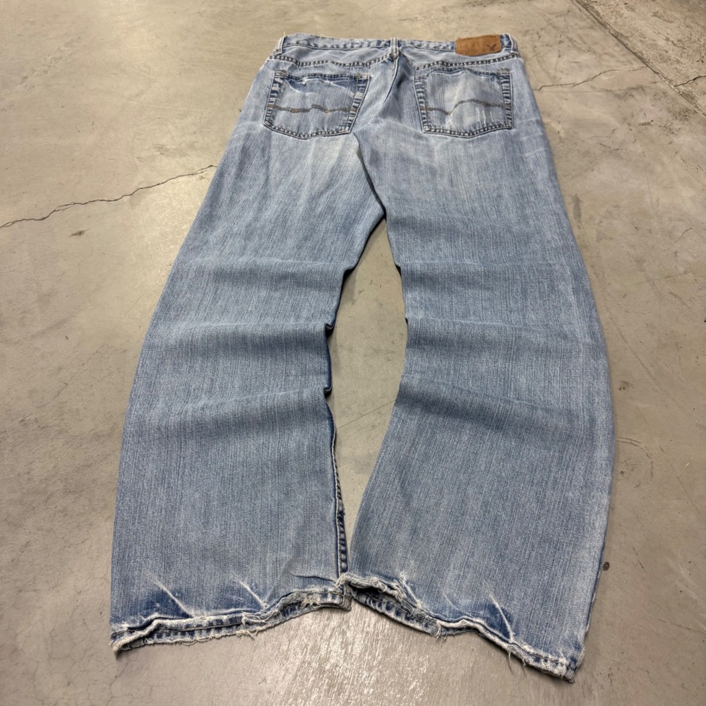 American Eagle Mens Bootcut Jeans Light Wash Distressed Denim 34x32 Tag 31x32
